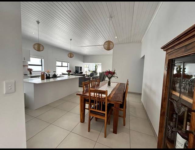 3 BEDROOM HOUSE FOR SALE IN GOLDEN MILE